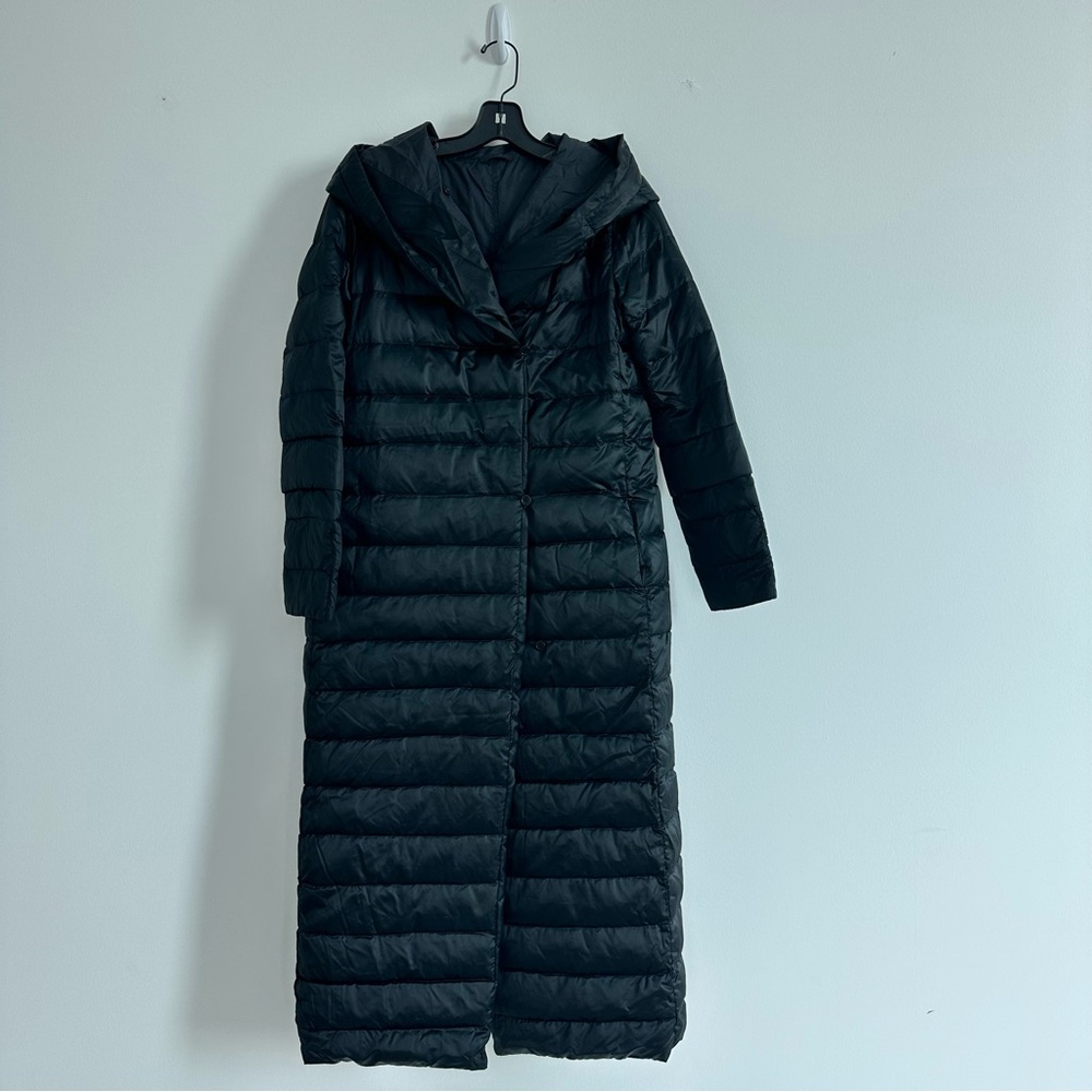 Max Mara ‘S long puffer coat in Navy